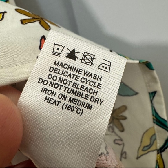 CROSBY BY MOLLIE BURCH woodcut floral sleeveless ruffle front High Neck Top S - Picture 12 of 12